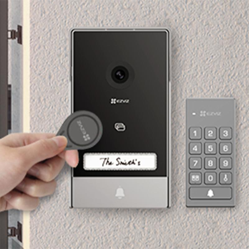 EZVIZ TP7- Visiophone Connecté- Badge RFID (5 inclus)- Code via clavier Bluetooth- Application mobile (à distance)- QR code temporaire pour visiteurs- Écran intérieur